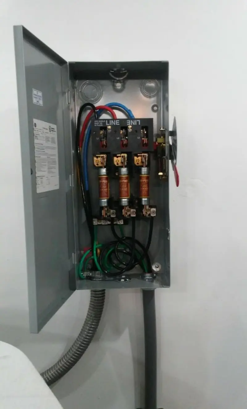 Three-phase disconnect switch installed for Smoke Detector Installation in Jim Thorpe